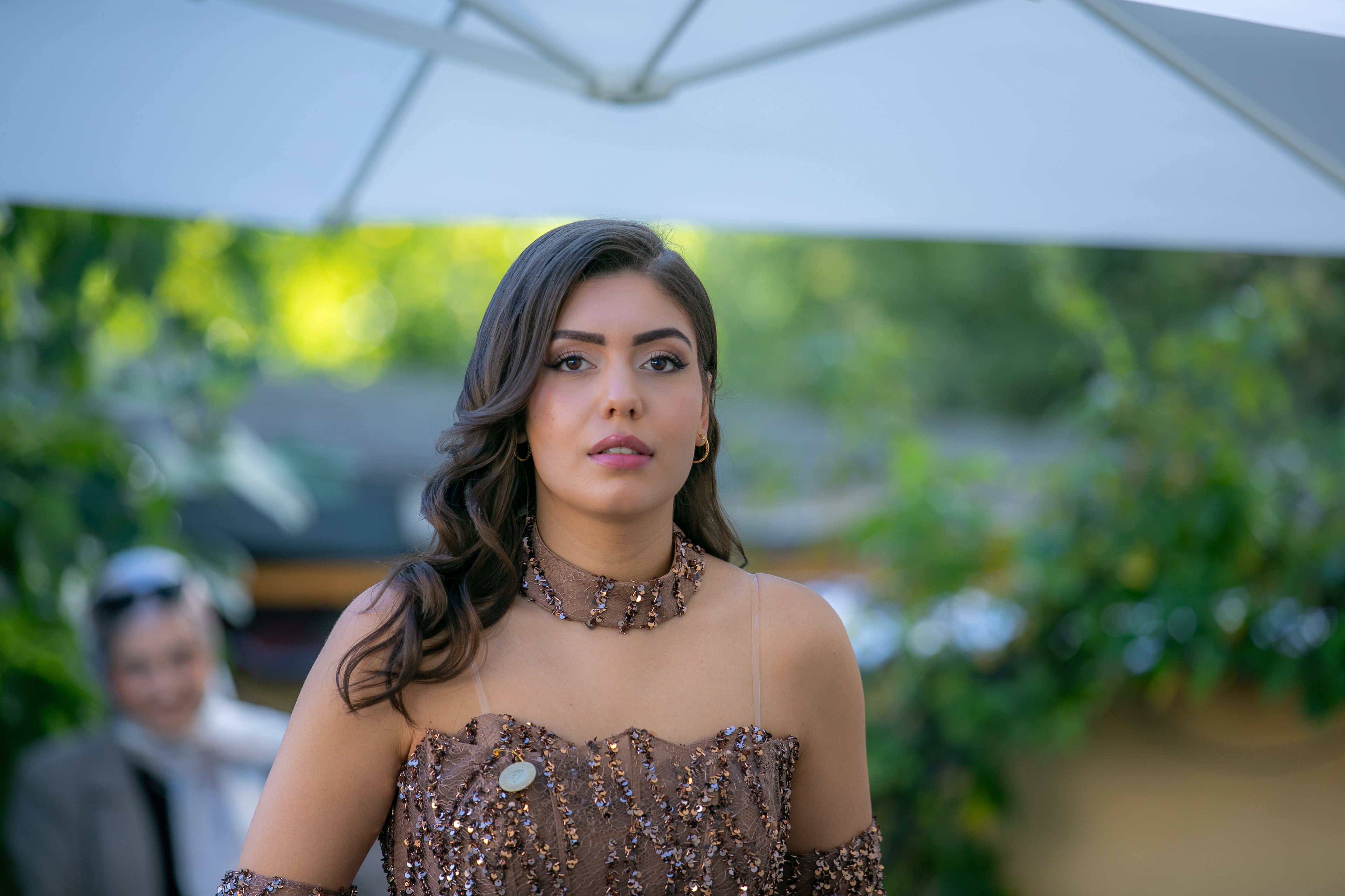 Brautpaar bei einer Hochzeit im Grünen — 14
