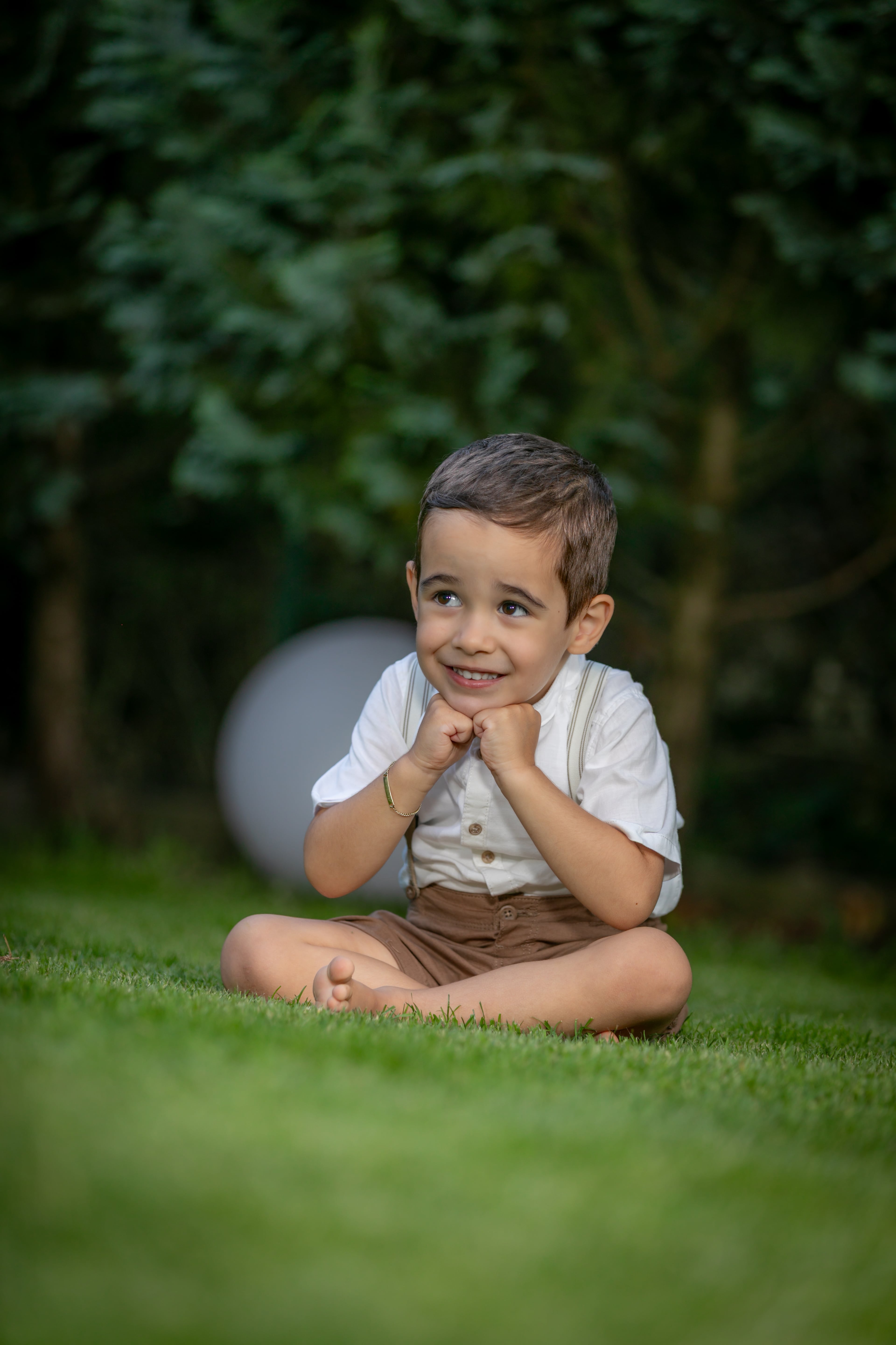 Lachendes Kind bei einem natürlichen Fotoshooting — 8