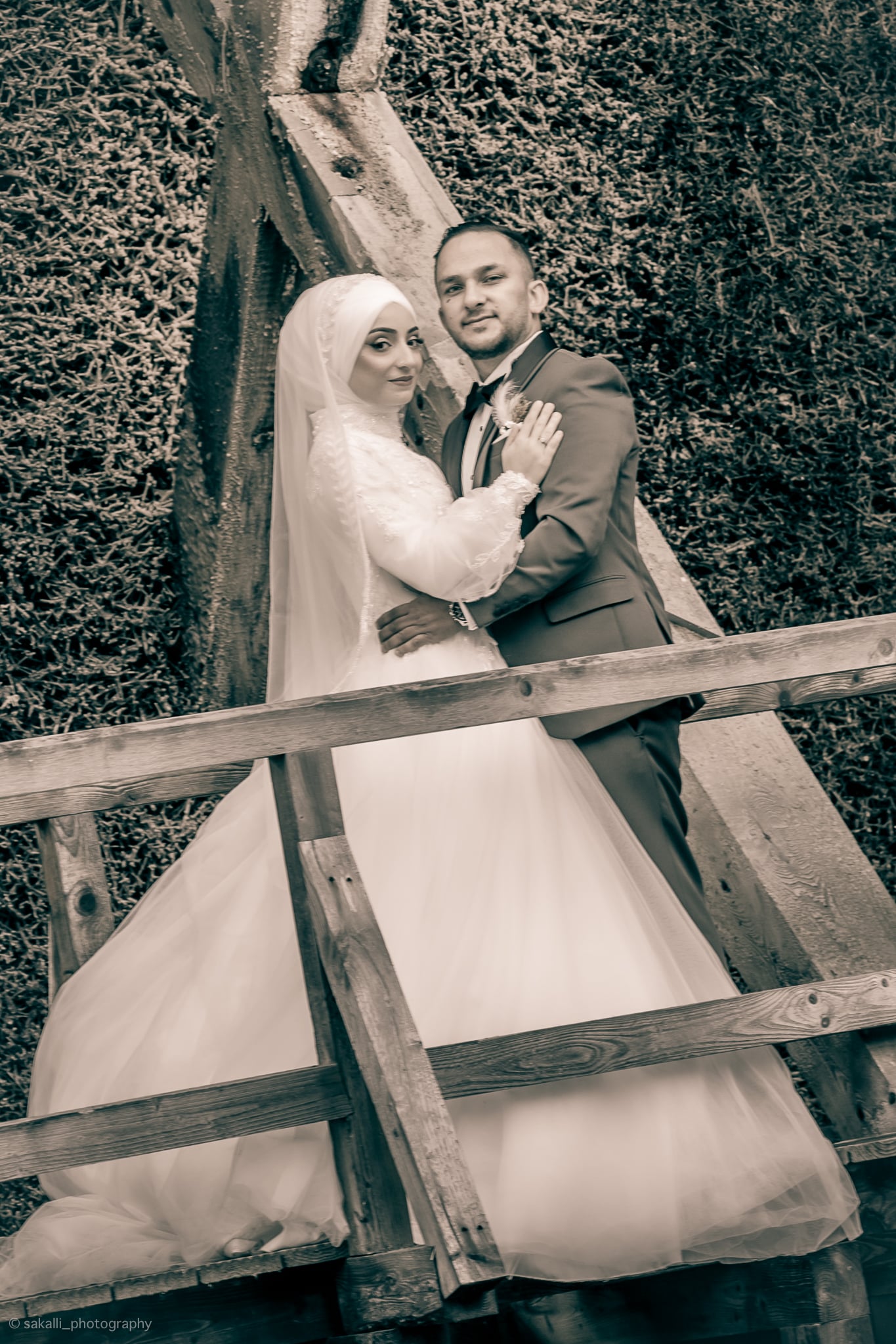 Brautpaar bei einer Hochzeit im Grünen — 6